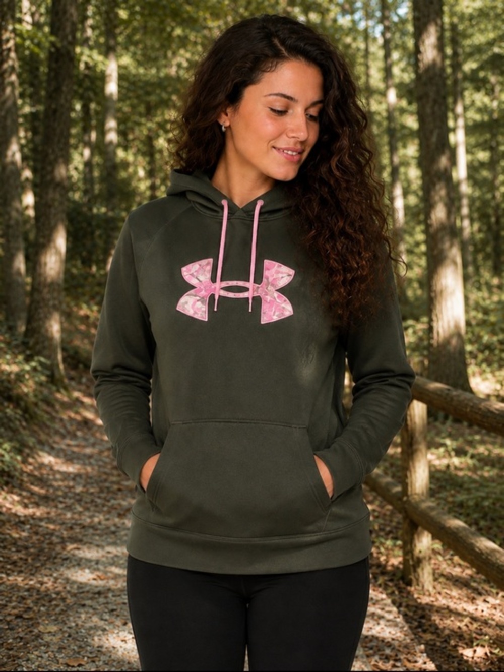 Under Armour Olive Green Pink camo Logo Hoodie Women’s Medium Pullover